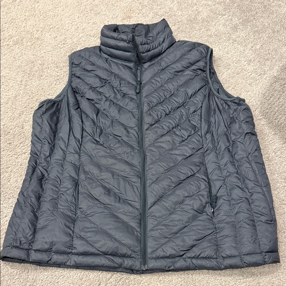 32 Degrees Women's Charcoal Quilted Vest